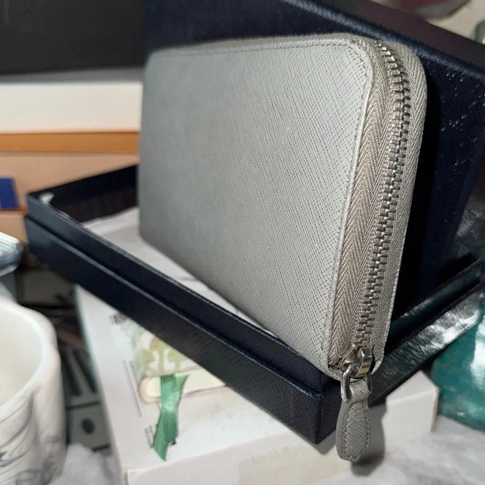 Prada Gray Textured Wallet - Picture 4 of 15